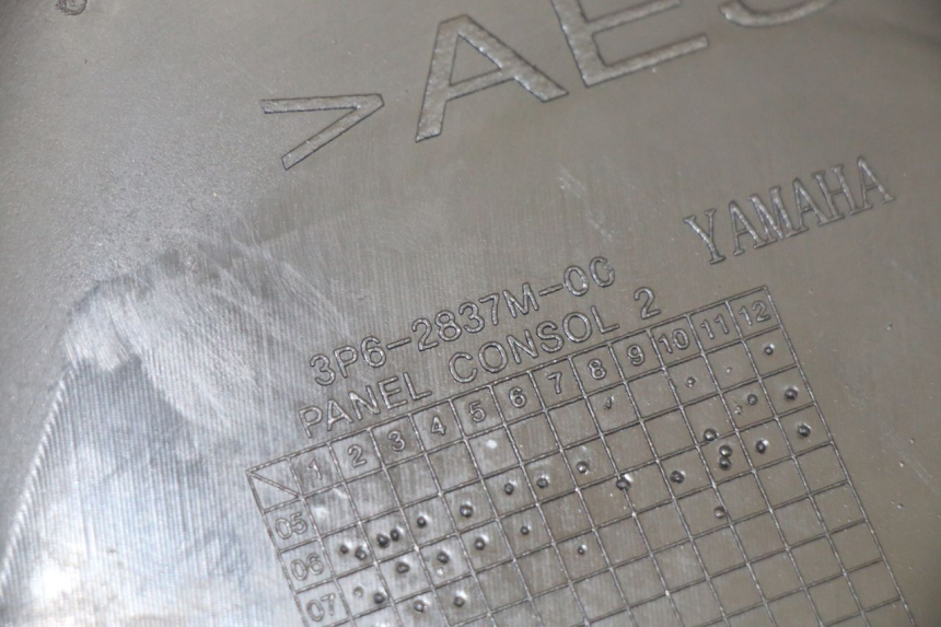 photo de INTERIOR DE LA CABEZA DE HORQUILLA YAMAHA FJR ABS 1300 (2006 - 2012) - Detalles de los puntos de fijación