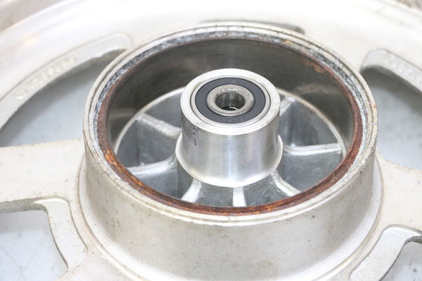 photo de LLANTA TRASERA Y NEUMÁTICO HYOSUNG GV AQUILA 125 (2000 - 2004)