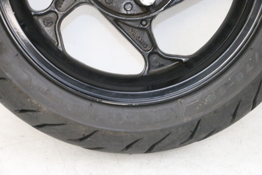 photo de LLANTA TRASERA Y NEUMÁTICO MAG POWER BOMBERS 4T 50 (2016 - 2026) - Zoom sobre los componentes