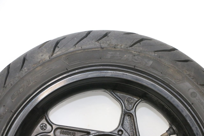 photo de LLANTA TRASERA Y NEUMÁTICO MAG POWER BOMBERS 4T 50 (2016 - 2026) - Primer plano de alta resolución