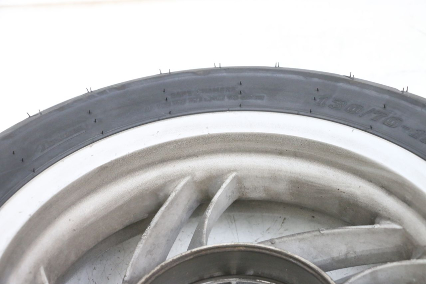 photo de LLANTA TRASERA Y NEUMÁTICO PIAGGIO FLY 4T 50 (2013 - 2017) - Otra perspectiva