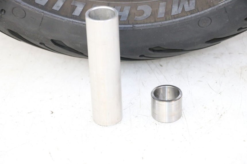photo de LLANTA TRASERA Y NEUMÁTICO YAMAHA FZ6 FAZER S2 600 (2007 - 2011)