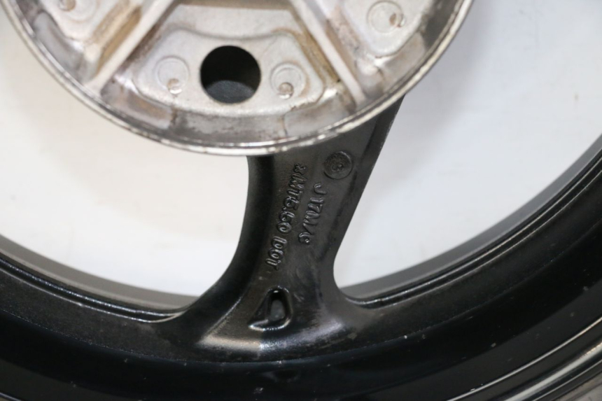 photo de LLANTA TRASERA Y NEUMÁTICO SUZUKI GSR 750 (2011 - 2017)