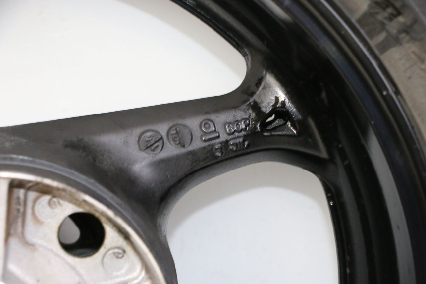 photo de LLANTA TRASERA Y NEUMÁTICO SUZUKI GSR 750 (2011 - 2017)