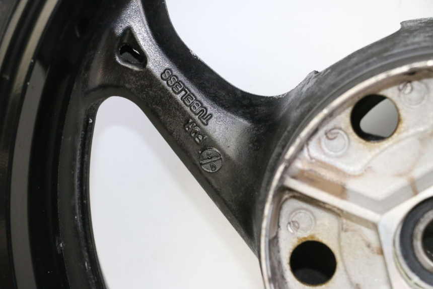 photo de LLANTA TRASERA Y NEUMÁTICO SUZUKI GSR 750 (2011 - 2017)