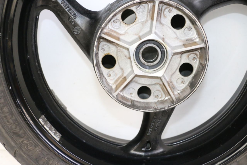 photo de LLANTA TRASERA Y NEUMÁTICO SUZUKI GSR 750 (2011 - 2017)