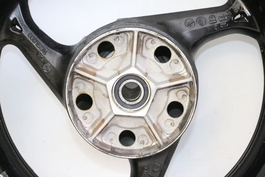 photo de LLANTA TRASERA Y NEUMÁTICO SUZUKI GSR 750 (2011 - 2017)