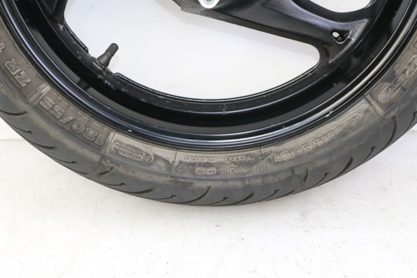 photo de LLANTA TRASERA Y NEUMÁTICO SUZUKI GSR 750 (2011 - 2017)