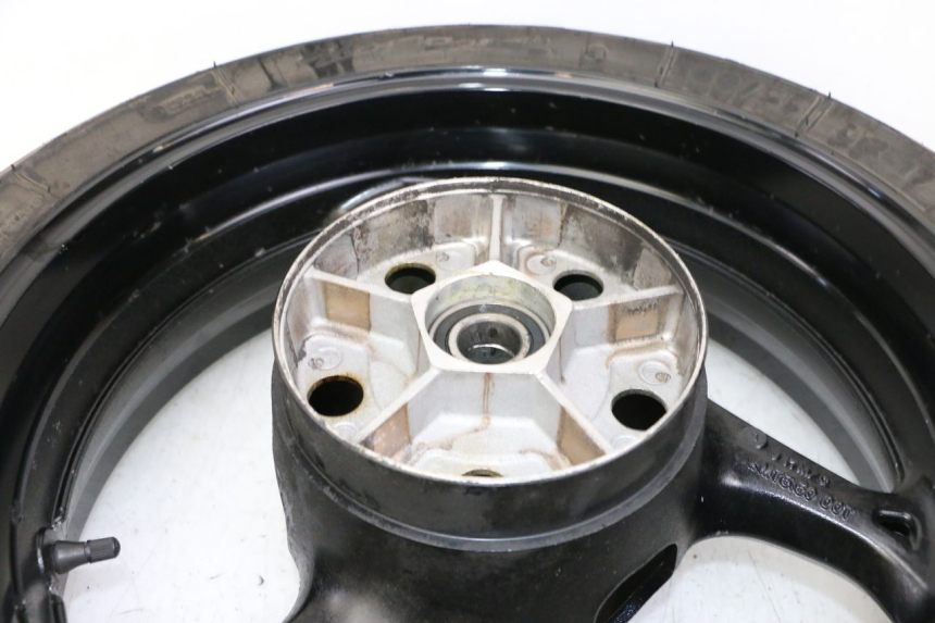 photo de LLANTA TRASERA Y NEUMÁTICO SUZUKI GSR 750 (2011 - 2017)