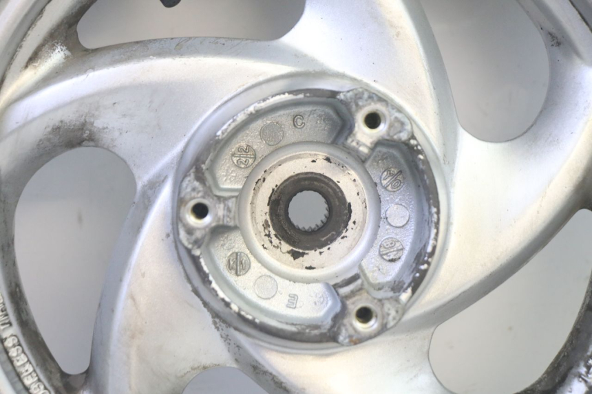 photo de LLANTA TRASERA Y NEUMÁTICO SYM GTS EVO 125 (2009 - 2013) - Otra perspectiva