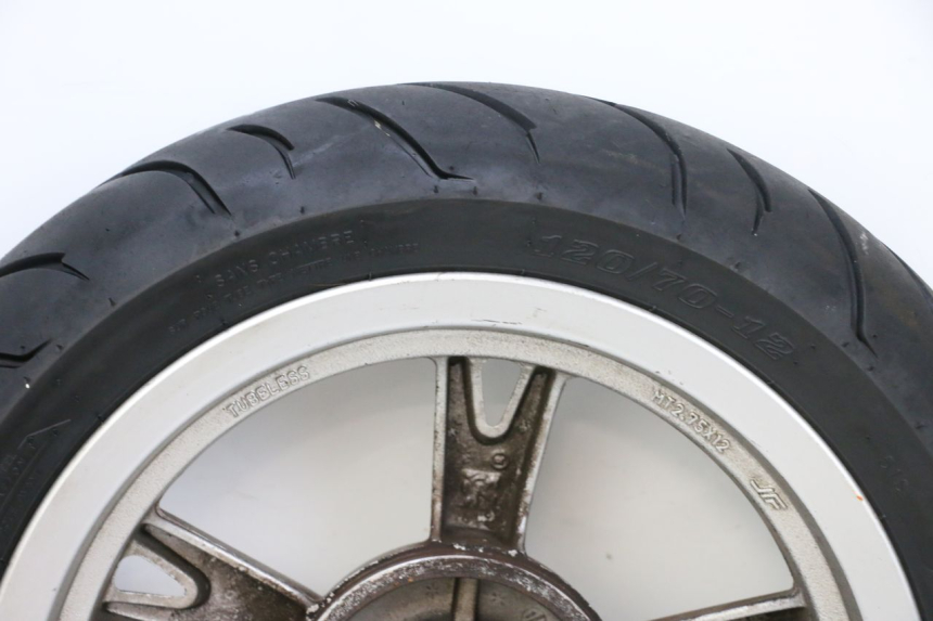 photo de LLANTA TRASERA Y NEUMÁTICO PEUGEOT KISBEE 4T 50 (2018 - 2022) - Características distintivas