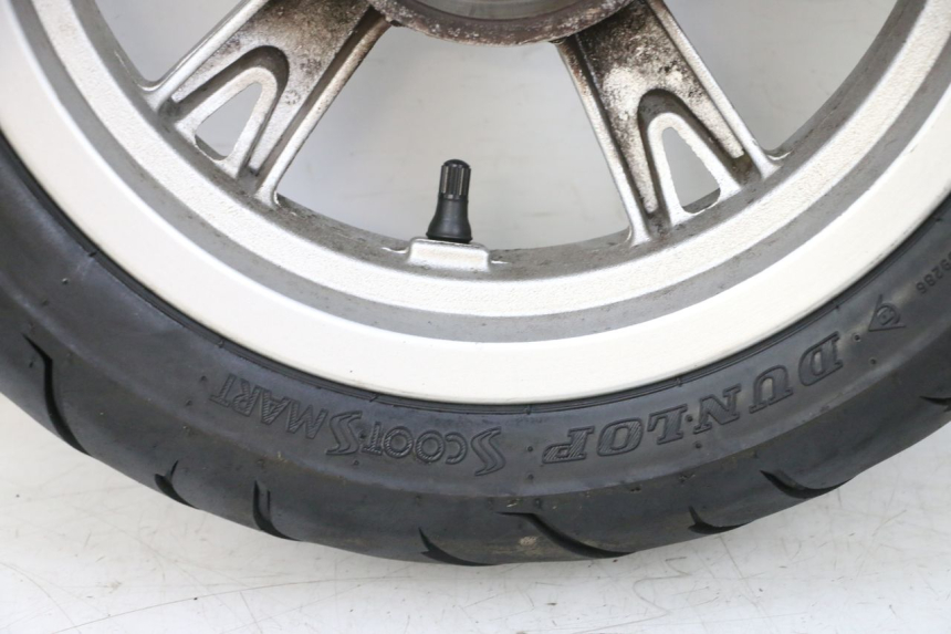 photo de LLANTA TRASERA Y NEUMÁTICO PEUGEOT KISBEE 4T 50 (2018 - 2022) - Zoom sobre los componentes