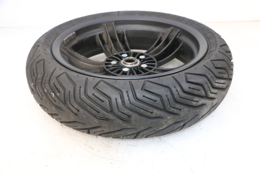 photo de LLANTA TRASERA Y NEUMÁTICO PIAGGIO MP3 HPE 300 (2019 - 2026) - Zoom estado de uso