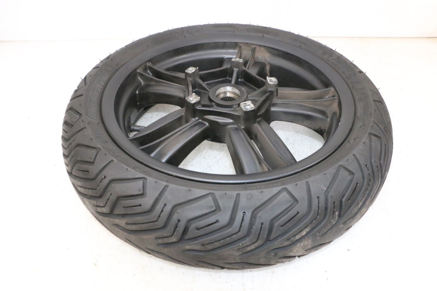 photo de LLANTA TRASERA Y NEUMÁTICO PIAGGIO MP3 HPE 300 (2019 - 2026) - Detalles de los puntos de fijación