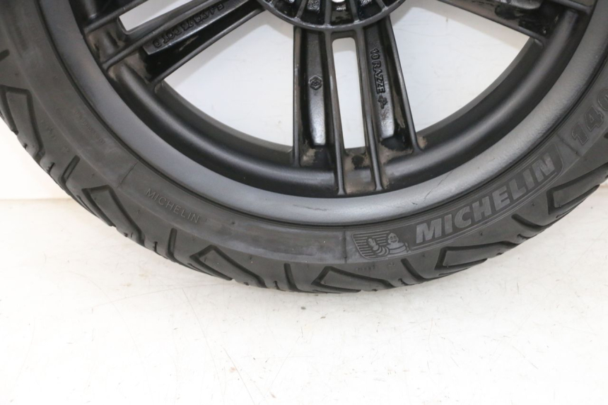 photo de LLANTA TRASERA Y NEUMÁTICO PIAGGIO MP3 HPE 300 (2019 - 2026) - Recambio usado revisado