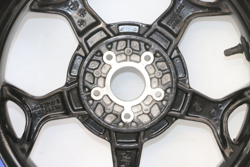 photo de LLANTA TRASERA Y NEUMÁTICO PIAGGIO MP3 500 (2016 - 2018) - Zoom sobre los componentes