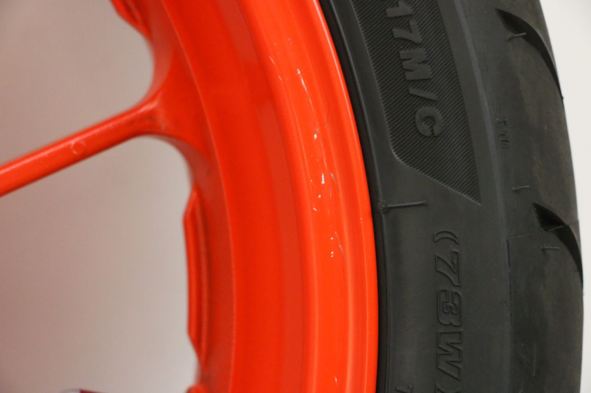 photo de LLANTA TRASERA Y NEUMÁTICO YAMAHA MT-07 MT07 ABS 700 (2018 - 2020) - Enfoque en la estructura