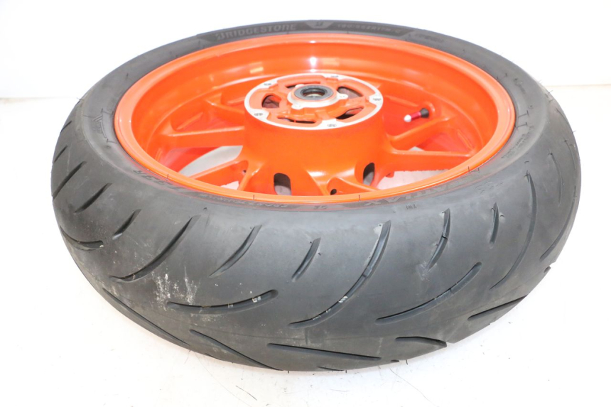 photo de LLANTA TRASERA Y NEUMÁTICO YAMAHA MT-07 MT07 ABS 700 (2018 - 2020) - Estado de la superficie y material