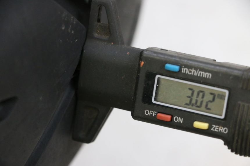 photo de LLANTA TRASERA Y NEUMÁTICO BMW R GS 1250 (2021 - 2024) - Zoom estado de uso