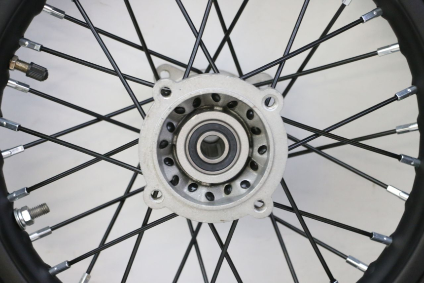 photo de LLANTA TRASERA Y NEUMÁTICO APOLLO RFZ 125