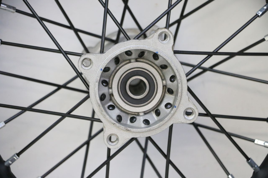 photo de LLANTA TRASERA Y NEUMÁTICO APOLLO RFZ 125