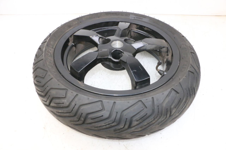 photo de LLANTA TRASERA Y NEUMÁTICO PEUGEOT SATELIS 125 (2013 - 2018) - Estado de la superficie y material