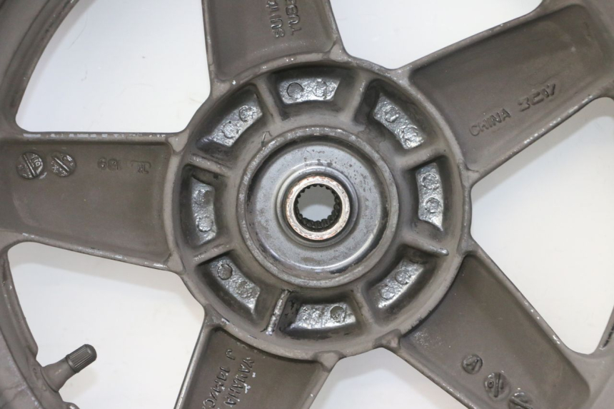 photo de LLANTA TRASERA Y NEUMÁTICO YAMAHA X-MAX XMAX 125 (2010 - 2014)