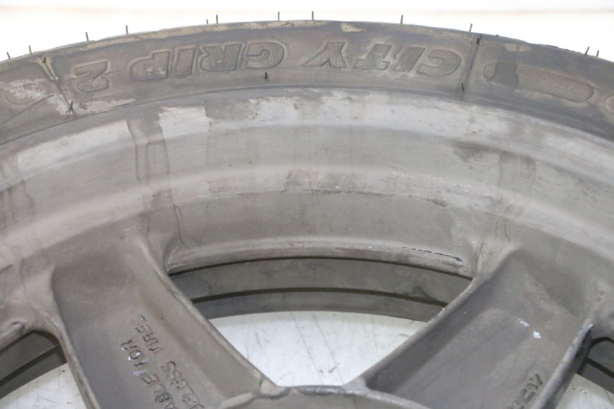 photo de LLANTA TRASERA Y NEUMÁTICO YAMAHA X-MAX XMAX 125 (2010 - 2014)