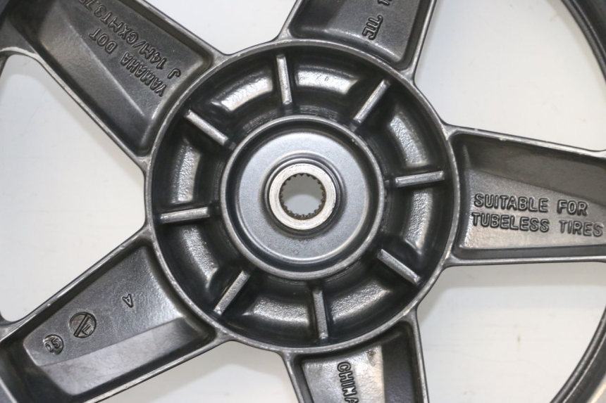 photo de LLANTA TRASERA Y NEUMÁTICO YAMAHA XMAX X-MAX 125 (2006 - 2009) - Características distintivas