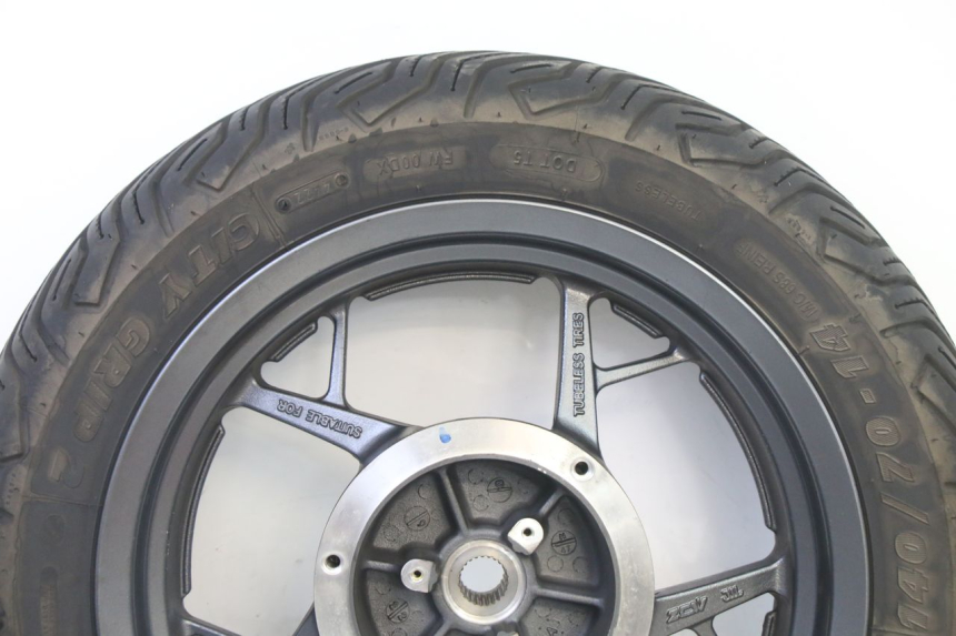 photo de LLANTA TRASERA Y NEUMÁTICO YAMAHA XMAX X-MAX 125 (2021 - 2025)