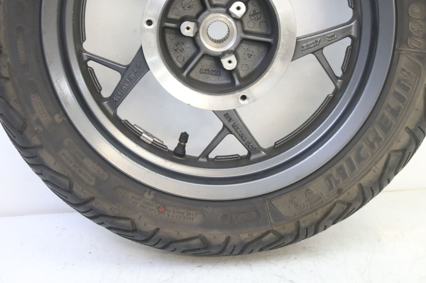 photo de LLANTA TRASERA Y NEUMÁTICO YAMAHA XMAX X-MAX 125 (2021 - 2025)