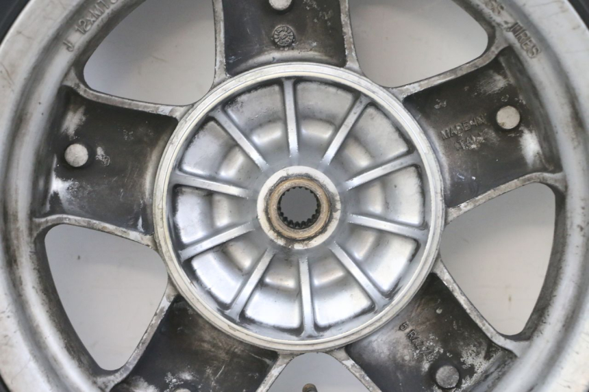 photo de LLANTA TRASERA Y NEUMÁTICO YAMAHA YP MAJESTY 125 (2002 - 2006) - Zoom sobre los componentes