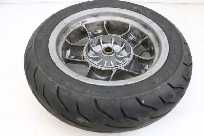 photo de LLANTA TRASERA Y NEUMÁTICO YAMAHA YP MAJESTY 125 (2002 - 2006) - Vista general del producto