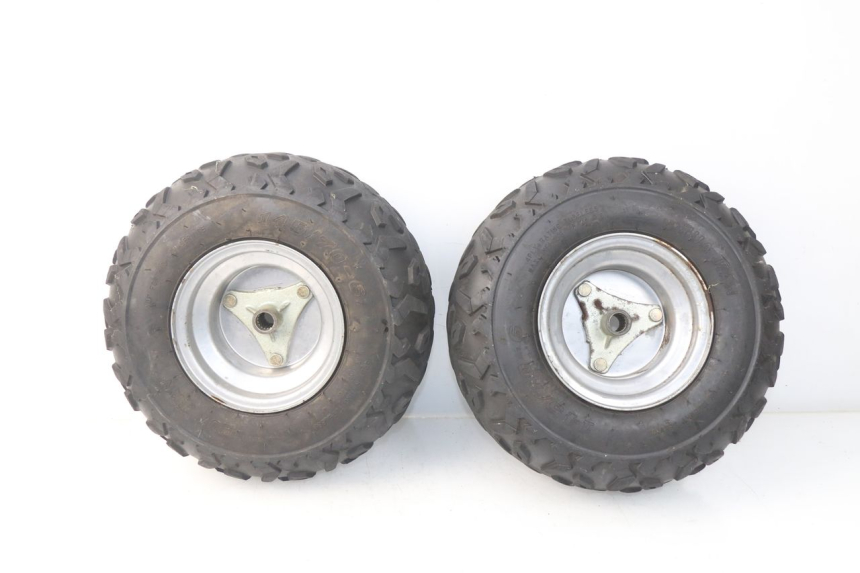 photo de LLANTA TRASERA CHINESE QUAD ATV ENFANT 125 - Recambio usado revisado