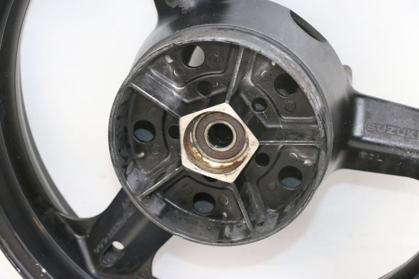 photo de LLANTA TRASERA SUZUKI DL V STROM 1000 (2002 - 2007) - Detalles de los puntos de fijación