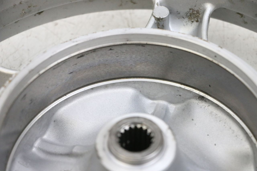 photo de LLANTA TRASERA MBK FLAME X 125 (2007 - 2016) - Primer plano de alta resolución