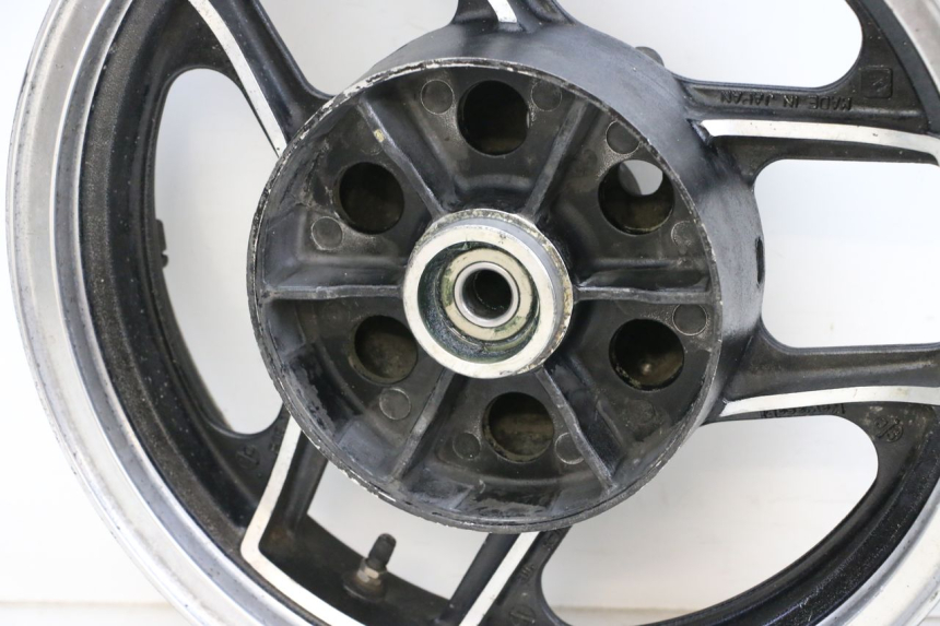 photo de LLANTA TRASERA KAWASAKI GPZ RX 1000 (1986 - 1988) - Primer plano de alta resolución