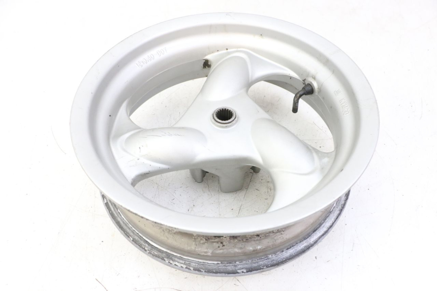 photo de LLANTA TRASERA KYMCO GRAND DINK 125 (2008 - 2014) - Detalle de la pieza