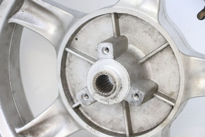 photo de LLANTA TRASERA JM MOTORS GTS 125 (2015 - 2019) - Características distintivas