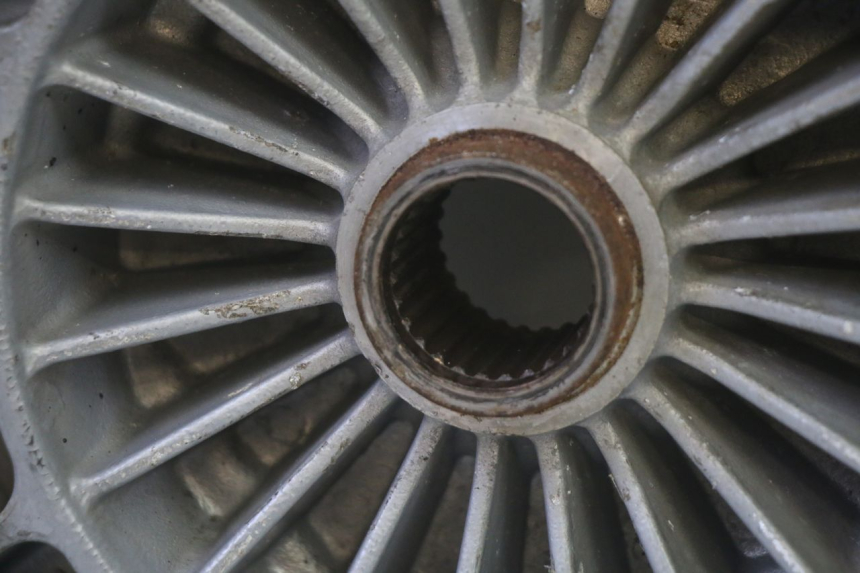 photo de LLANTA TRASERA PIAGGIO MP3 RL 250 (2007 - 2010) - Características distintivas