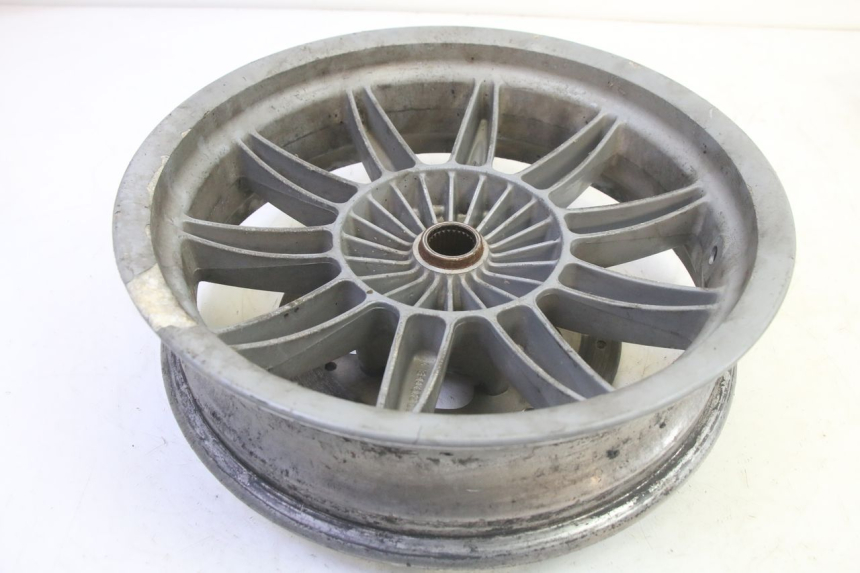 photo de LLANTA TRASERA PIAGGIO MP3 RL 250 (2007 - 2010) - Zoom sobre los componentes