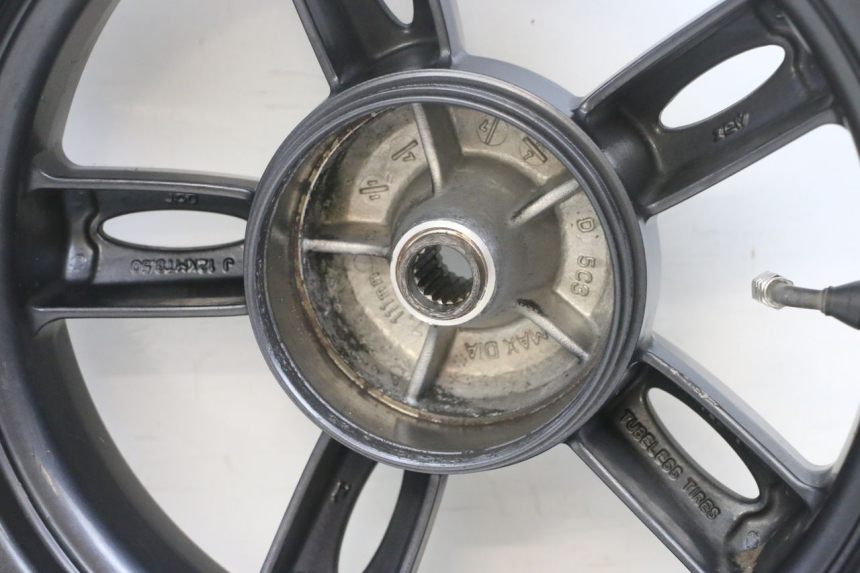 photo de LLANTA TRASERA YAMAHA NEOS NEO'S 4T 50 (2008 - 2016) - Primer plano técnico