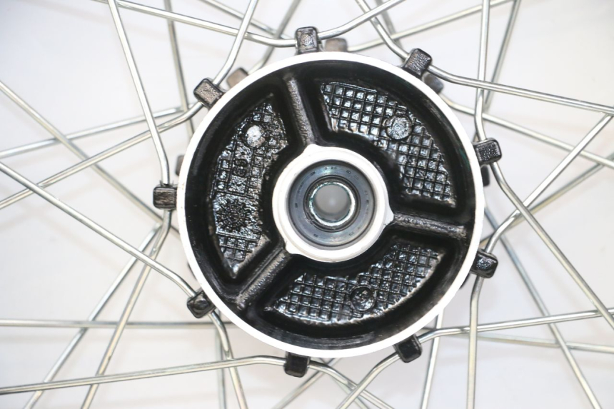 photo de LLANTA TRASERA ROYAL ENFIELD SCRAM 411 (2022 - 2024)