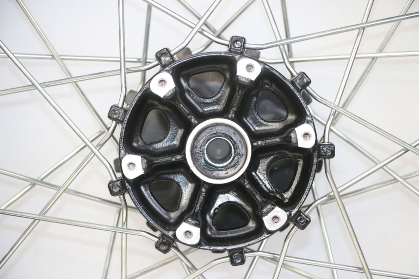 photo de LLANTA TRASERA ROYAL ENFIELD SCRAM 411 (2022 - 2024)