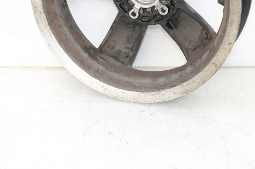 photo de LLANTA TRASERA PIAGGIO VESPA GTS SUPER IE 125 (2009 - 2016) - Zoom estado de uso