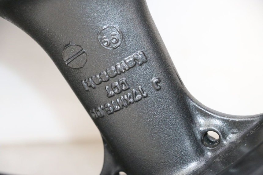 photo de LLANTA TRASERA KAWASAKI ZR 7 750 (1999 - 2001) - Primer plano de alta resolución