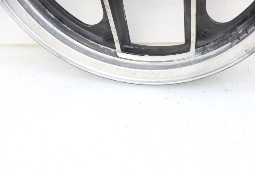 photo de LLANTA DELANTERA  KAWASAKI GPZ RX 1000 (1986 - 1988) - Primer plano de alta resolución