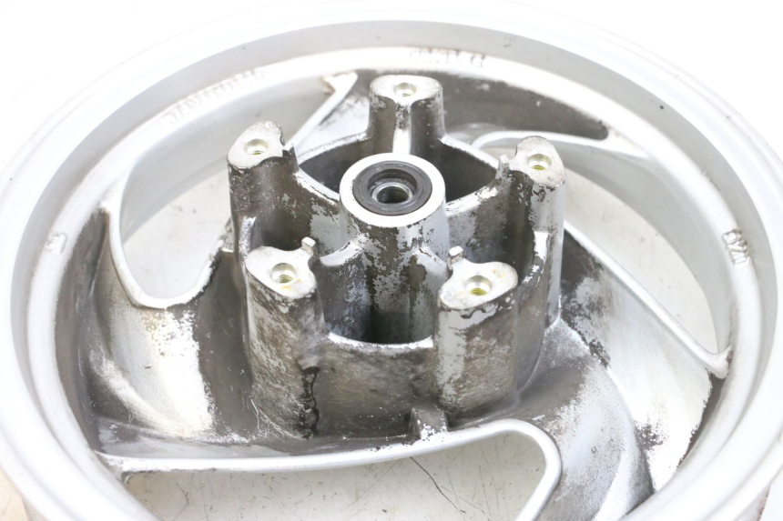 photo de LLANTA DELANTERA  SYM GTS EVO 125 (2009 - 2013) - Primer plano técnico