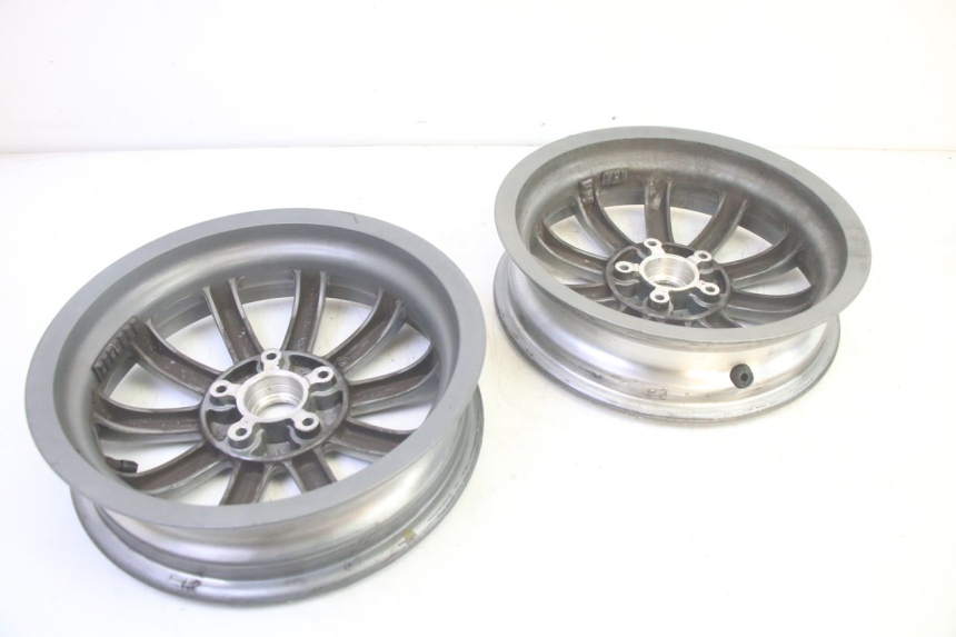 photo de LLANTA DELANTERA PIAGGIO MP3 LT 400 (2007 - 2012) - Perfil de la pieza de repuesto