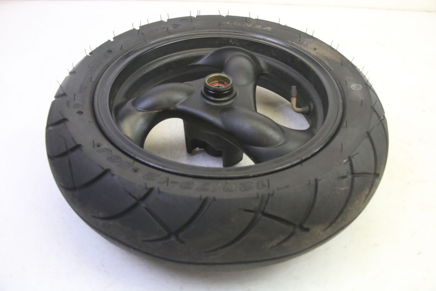 photo de LLANTA DELANTERA Y NEUMÁTICO KYMCO AGILITY 4T 50 (2018 - 2022) - Primer plano técnico